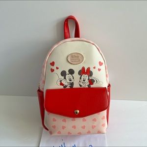 Disney bag. BNWT. Smoke and pet free home. Never used. Similar to loungefly.